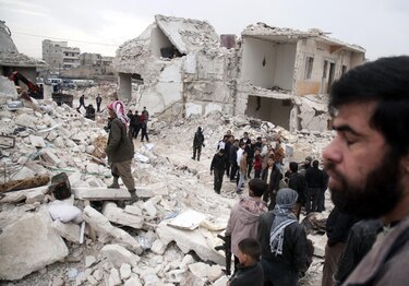 Los rebeldes islamistas de Siria afianzan su control de Alepo tras retirada del Ejército