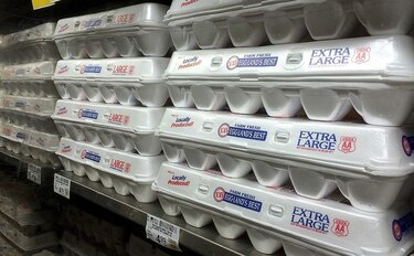 Demandan a California por ley sobre huevo