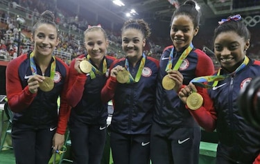 Biles lidera el triunfo de Estados Unidos en gimnasia
