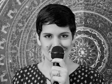 Gaby Cotter, la artista que canta desde el sillón