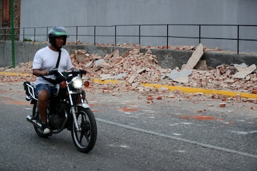 Terremoto sacude Venezuela: reportan derrumbes, daños en aeropuerto, carreteras y comunicaciones