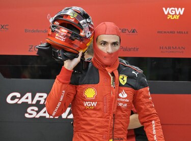 Carlos Sainz firma la ‘pole’ en Singapur en el desastre de Red Bull