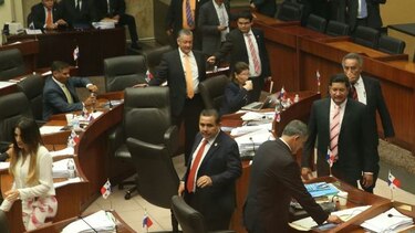 Ejecutivo, en mora con leyes