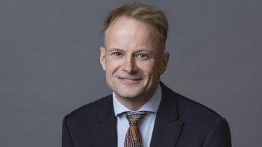 Muere el doctor australiano que fue pionero en el tratamiento de su propio tumor cerebral