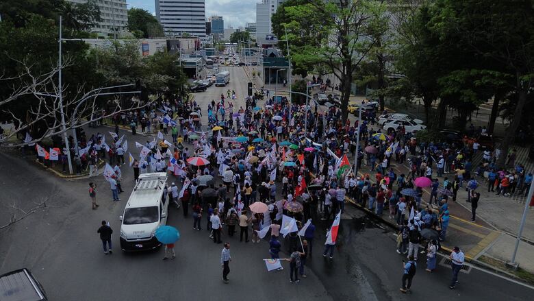 ‘El que no trabaja, no cobra’: presidente Mulino advierte a educadores en paro