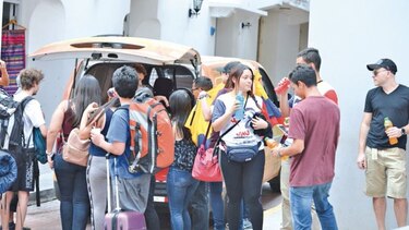 Apagón activa alarmas; masiva llegada de viajeros