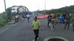 Precaristas reabren puente sobre el río Changuinola