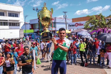 Franklin Archibold conquistó la vuelta ciclista