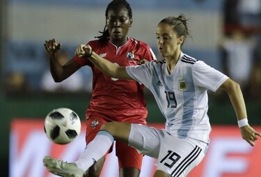 La selección femenina de Panamá se derrumba al final y cae goleada ante Argentina