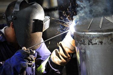 42 bancos en Panamá tienen prestado $2 mil 409 millones entre industriales locales