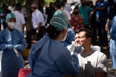 Minsa reporta 5 defunciones por covid-19; positividad de casos empieza a disminuir