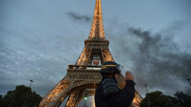 Torre Eiffel está cerrada por incidentes después de final de Eurocopa 2016