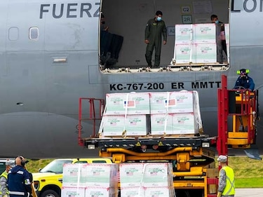 Colombia recibe 2.5 millones de vacunas donadas por Estados Unidos en momento crítico de la pandemia