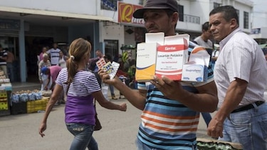 La ayuda humanitaria, arma política en la pugna Maduro-Guaidó