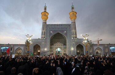Irán entierra al presidente Ebrahim Raisí luego de tres días de funerales