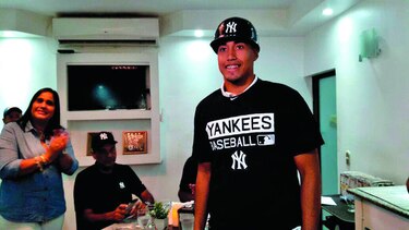 Crisp firma con los Yankees