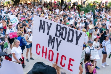 Aborto en Estados Unidos: la carrera contra el tiempo de dos adolescentes en Texas