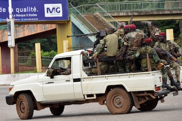 Militares dan golpe de Estado en Guinea y capturan al presidente