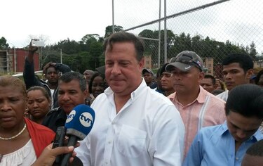 Moradores de Nueva Providencia en Colón despejan la vía Transístmica