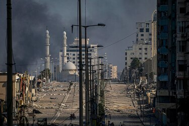 Ejército israelí rodea ciudad de Gaza en el séptimo día de ofensiva terrestre