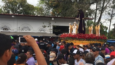 Atalaya: miles de devotos participan en procesión