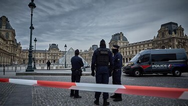 La Fiscalía de París implica a más de un centenar de efectivos en la investigación del robo del Louvre