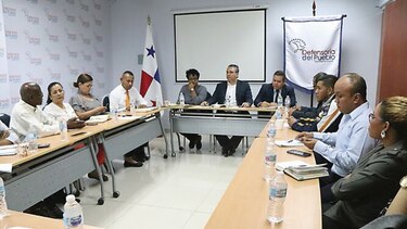 Pacientes buscan apoyo en la Defensoría ante la falta de medicamentos