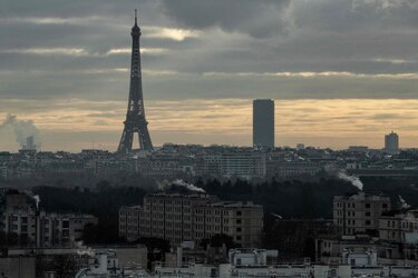 Francia pone fin al pasaporte sanitario, el confinamiento y el toque de queda