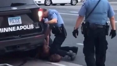 Los 8 minutos y 46 segundos que encendieron un polvorín racial