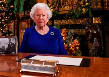 Isabel II llama a plantar cara al coronavirus en un discurso inusual