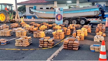 Una lancha con mil 193 paquetes de droga es confiscada en Punta Mala