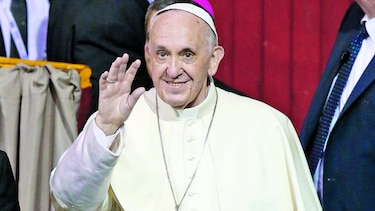 Renovarse, pide el papa a la Iglesia