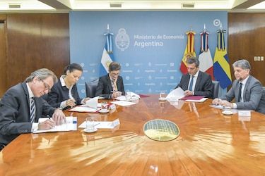 Argentina firma acuerdo para refinanciar su deuda