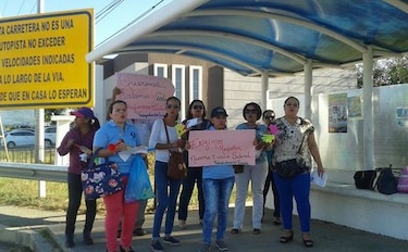 Trabajadores sociales protestan en demanda de aumento salarial