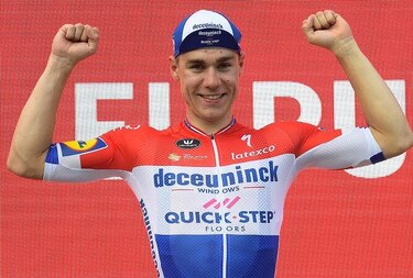 Fabio Jakobsen gana cuarta etapa en una llegada de foto finish