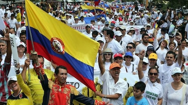 Habitantes colombianos de la frontera con Venezuela marchan contra el cierre