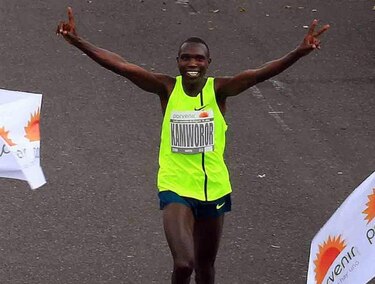 Kenianos Kamworor y Jeptoo ganan en Bogotá