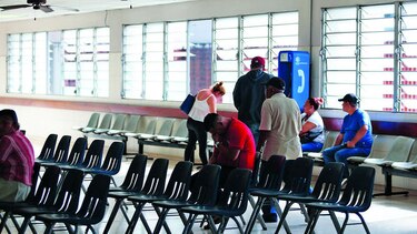 Colaboradores del HSMA cesan paro de labores