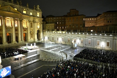 El papa Francisco sale de la fase crítica tras 14 días hospitalizado por sus problemas respiratorios
