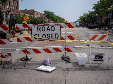 El autor del tiroteo en Highland Park preparó el ataque ‘durante semanas’, es acusado de siete asesinatos