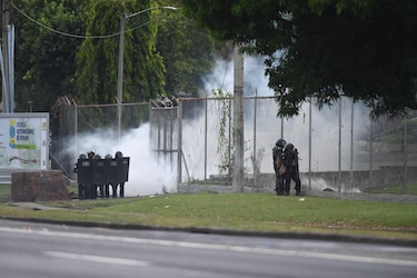 Se registra cierre de la vía frente a la Universidad de Panamá; la Policía interviene