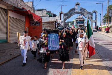 Miles de indígenas se movilizan para venerar a la Virgen de Guadalupe en Ciudad de México