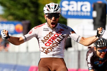 El italiano Andrea Vendrame gana la 12ª etapa del Giro