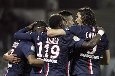 Fútbol francés: Cavani ayuda al PSG remontar ante el Lorient