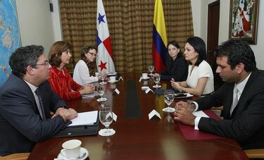 Canciller colombiana María Ángela Holguín ya está en Panamá