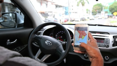 Chile anuncia una norma para regular actividades de Uber y Cabify