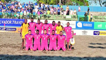Panamá vuelve a caer en El Salvador