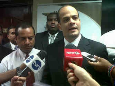 Arias responde al PRD y dice que ataques son una condecoración