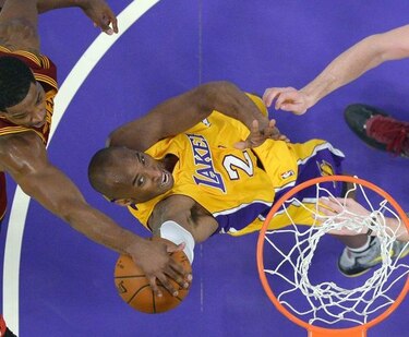 Kobe Bryant será operado del hombro y parece que quedará fuera