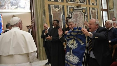 El papa Francisco pide a los peluqueros que eviten los chismes